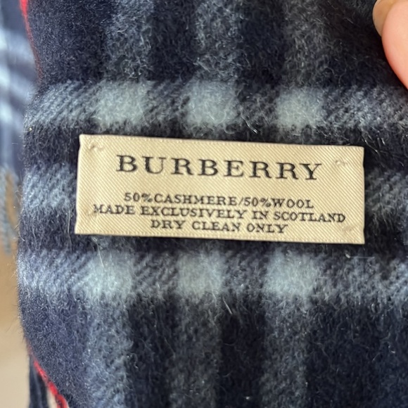 Burberry Cashmere wool blend winter Scarf Blue red and white with fringe - Picture 12 of 17